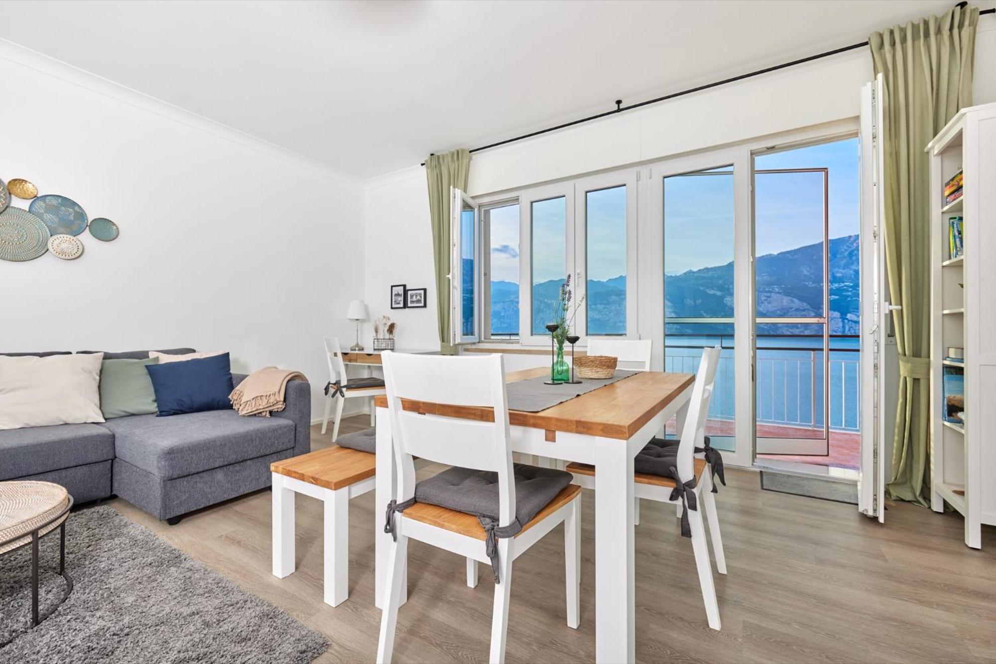 Lake View Luca Apartment 말세진느 외부 사진